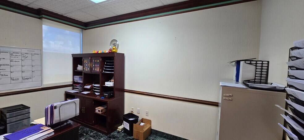 More Photos Of 2375 Tamiami Trl N, Naples Loft Creative Space For Sale