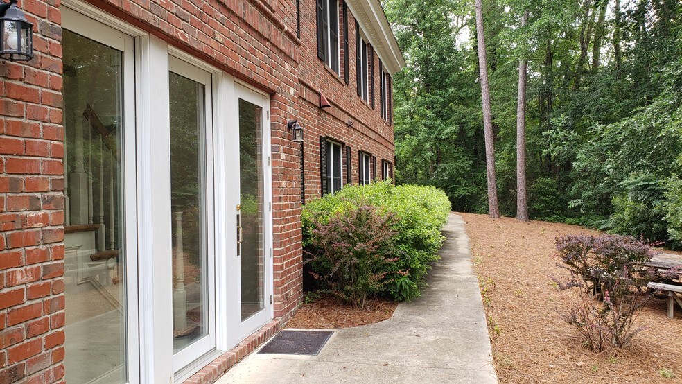 More Photos Of 120 Applecross Rd, Pinehurst Office For Lease