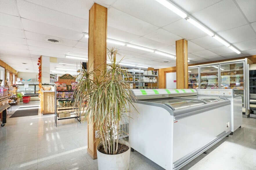 More Photos Of 1414 20th St, Tell City Convenience Store For Sale