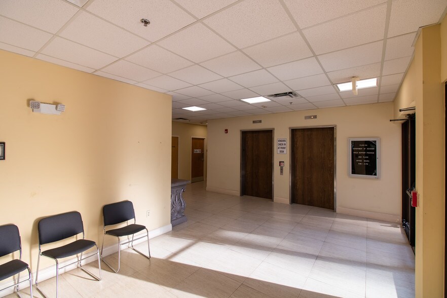 More Photos Of 3745 Broadway, Fort Myers Medical For Sale