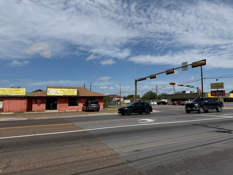 More Photos Of 1117-1119 Bustamante St, Laredo General Retail For Sale