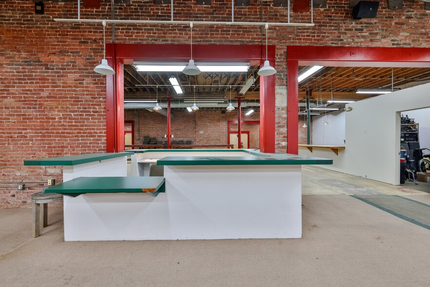 More Photos Of 400 E 4th St, Santa Ana General Retail For Lease