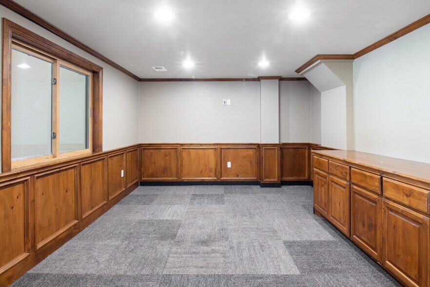 More Photos Of 12007 NE 23rd St, Choctaw Warehouse For Sale