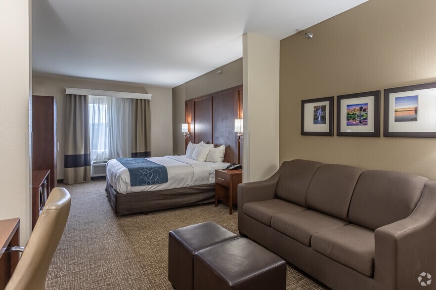 More Photos Of 3620 Camden Rd, Pine Bluff Hotel For Sale