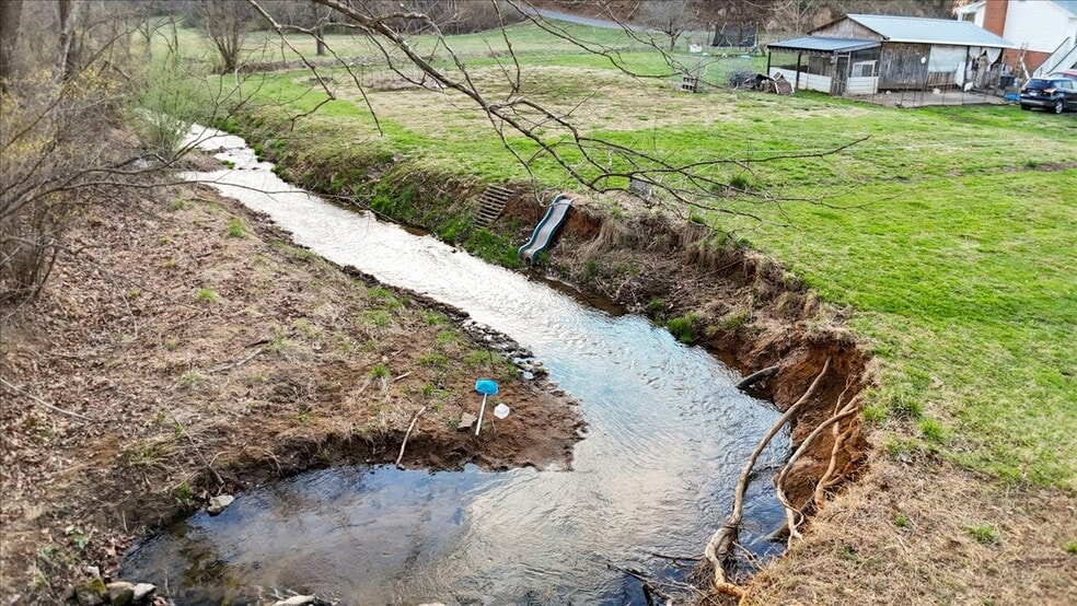 More Photos Of 1356 Coopers Cove Rd, Hardy Specialty For Sale