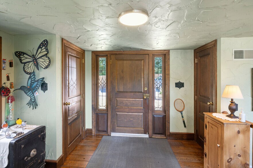 More Photos Of 40 Hospital Rd, Gettysburg Hotel For Sale