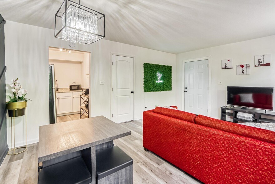 More Photos Of 4513 W McElroy Ave, Tampa Apartments For Sale