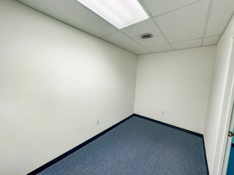 More Photos Of 3906-3908 Concord Pike, Wilmington Storefront For Lease