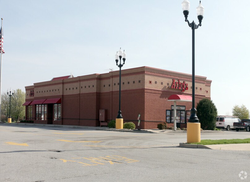 More Photos Of 9055 E 56th St, Indianapolis Fast Food For Lease