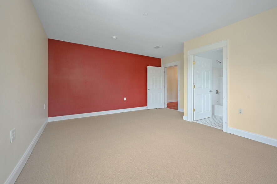 More Photos Of 56 Main St, Stamford Hotel For Sale