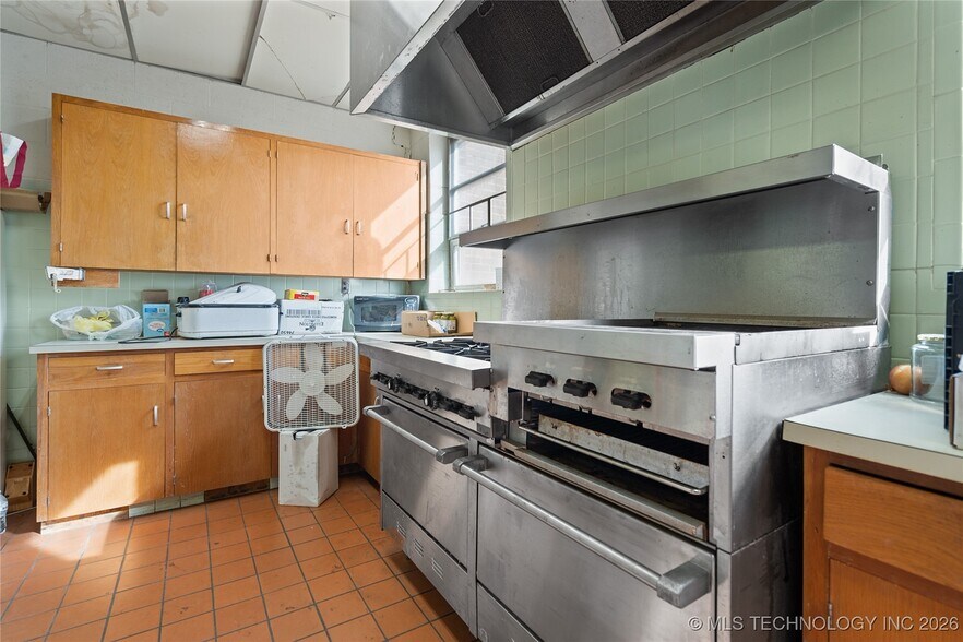 More Photos Of 1032 Cherry St, Ardmore Office For Sale