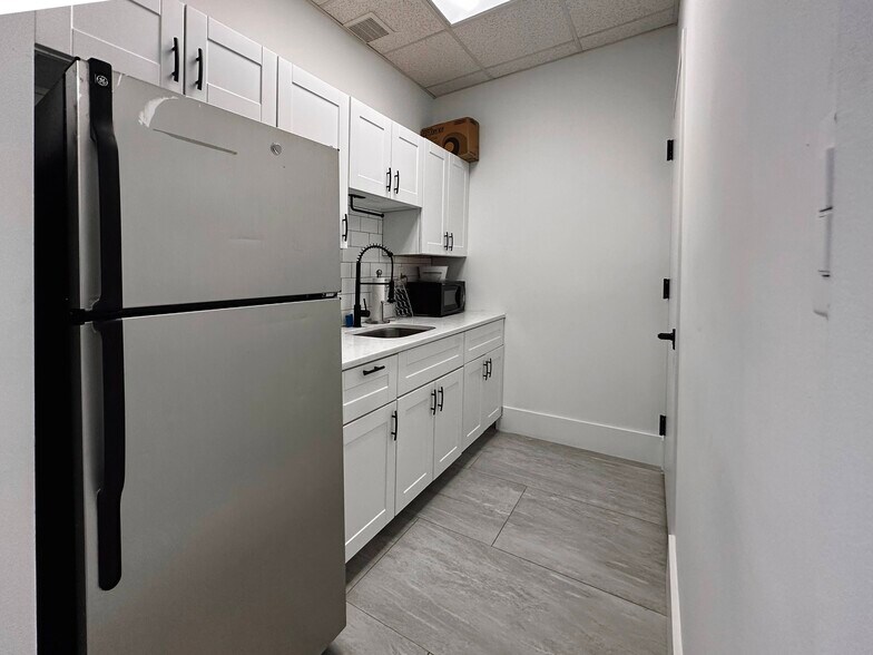 More Photos Of 73 Madison Ave, Clifton Office For Lease