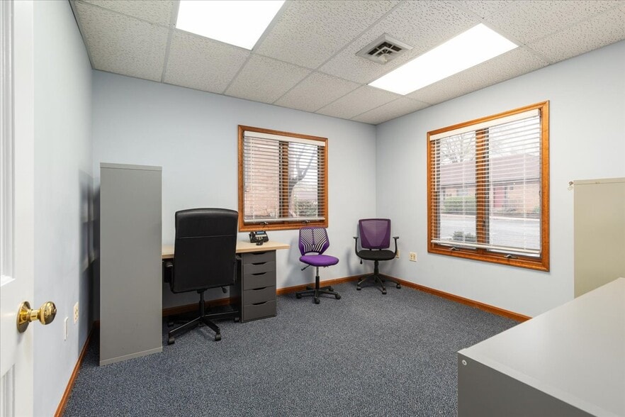 More Photos Of 10623 Crestwood Dr, Manassas Office For Sale