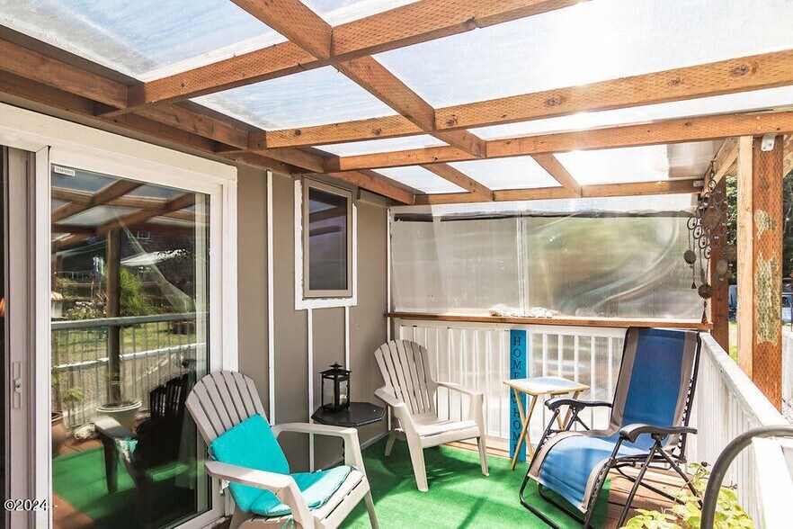 More Photos Of 20 Willow St, Depoe Bay Industrial For Sale