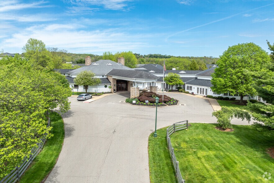 Primary Photo Of 2299 Cherry Valley Rd SE, Newark Hotel For Lease