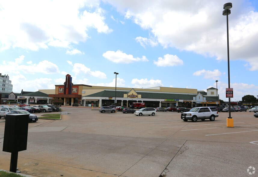 More Photos Of 2200-2404 Airport Fwy, Bedford Freestanding For Lease