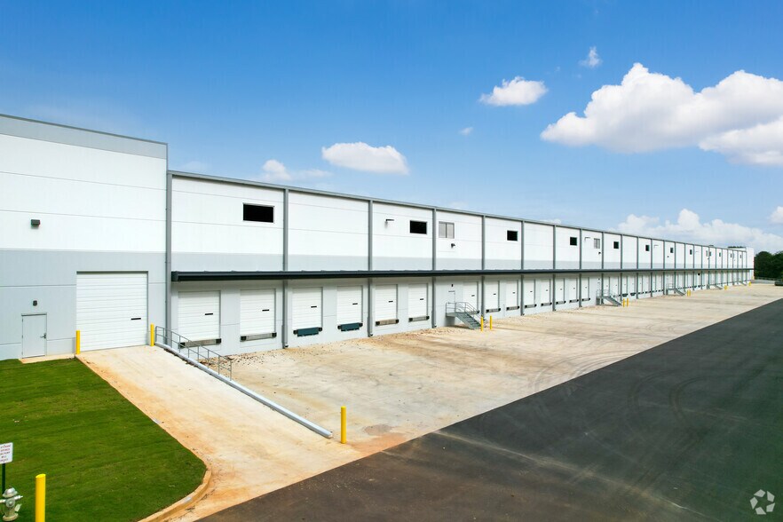 More Photos Of 550 Rock Hill Dr, Atlanta Distribution For Lease