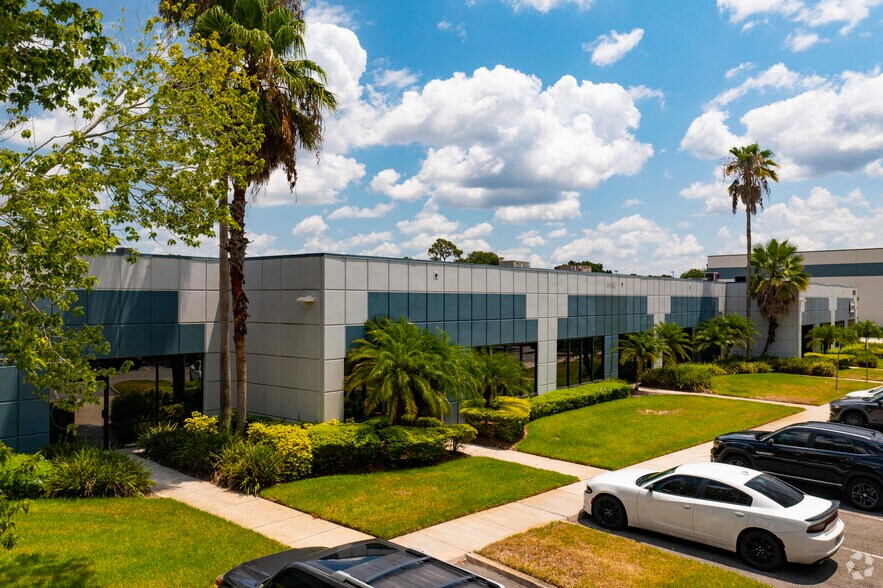 More Photos Of 9940 Currie Davis Dr, Tampa Unknown For Lease