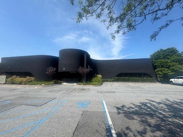 Primary Photo Of 1745 Expressway Dr N, Hauppauge Warehouse For Sale