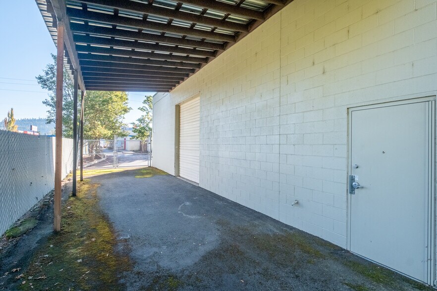 More Photos Of 2175 S Main Rd, Lebanon General Retail For Sale