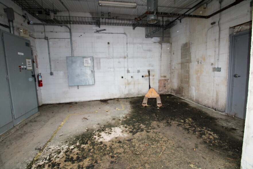 More Photos Of 7350 State Route 111, South Roxana Industrial For Sale