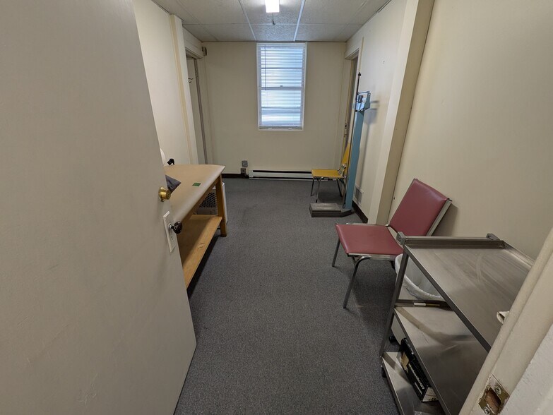 More Photos Of 848 W 36th St, Baltimore Medical For Lease