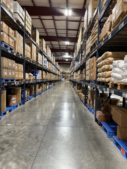 More Photos Of 1401-1441 Ontario Rd, Green Bay Warehouse For Lease