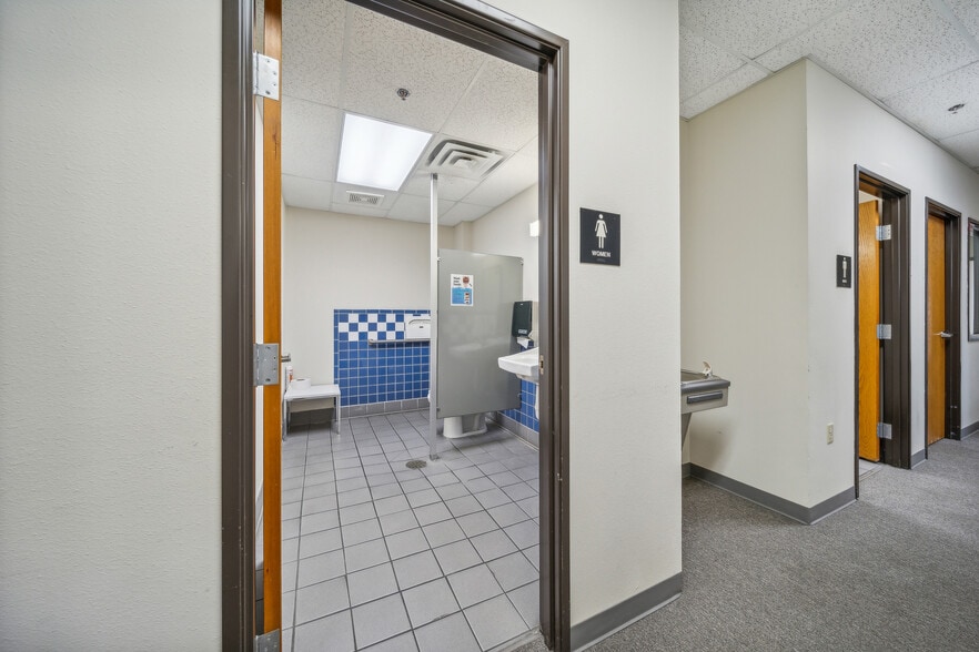 More Photos Of 2020 Holly Rd, Claremore Office For Sale