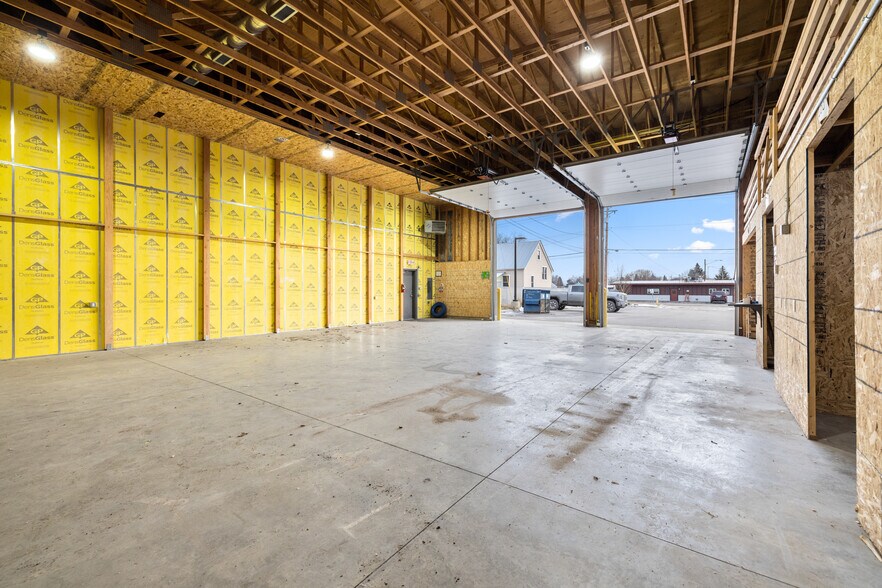 More Photos Of 115 W Wyoming St, Kalispell Warehouse For Lease