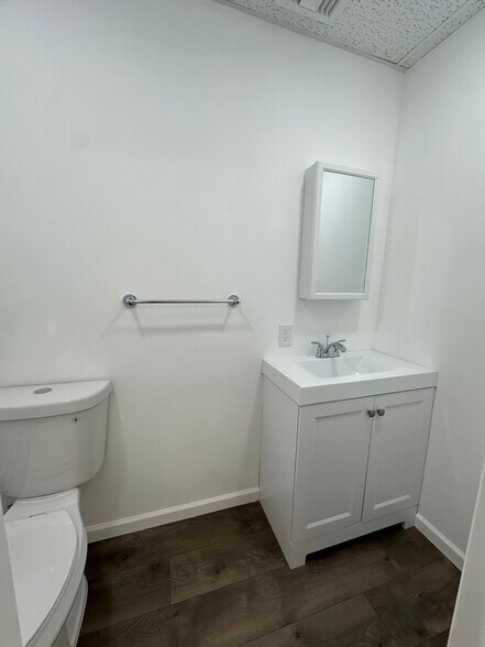 More Photos Of 125 E Main St, Patchogue Storefront Retail Residential For Lease