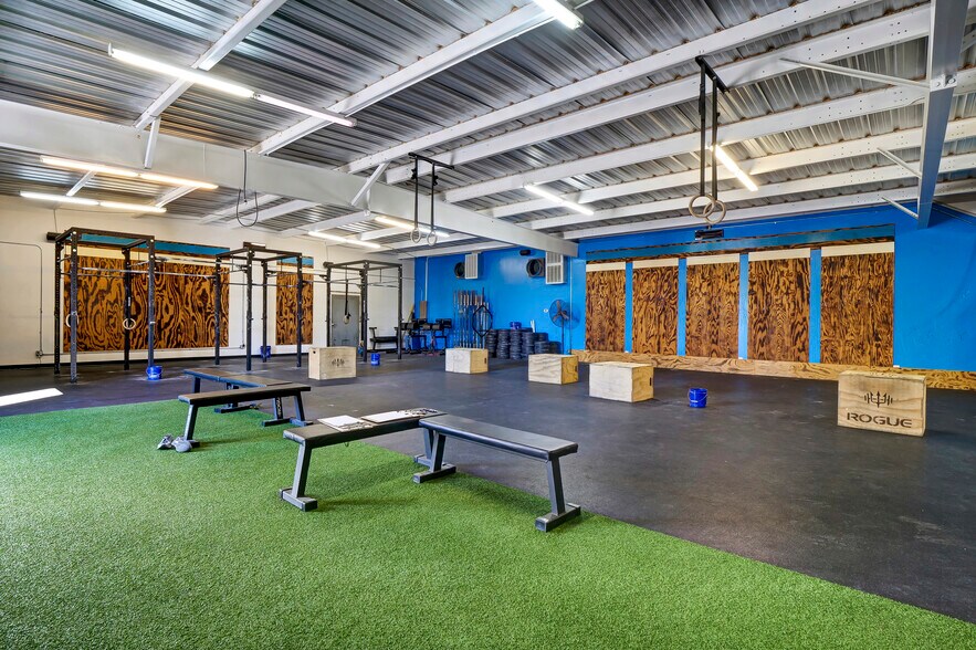 More Photos Of 1316 S 5th Ave, Wilmington Service For Sale