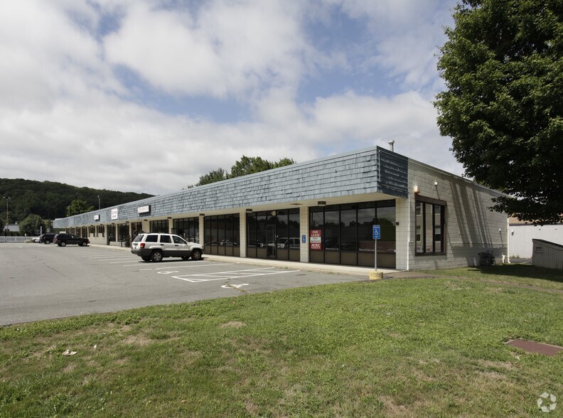Primary Photo Of 1666 Litchfield Tpke, Woodbridge Storefront For Lease