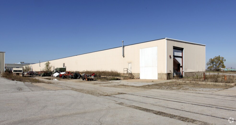 More Photos Of 8600 S I-35 Service Rd, Oklahoma City Warehouse For Sale