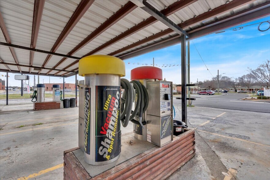 More Photos Of 102 S Fair St, Calhoun Carwash For Sale