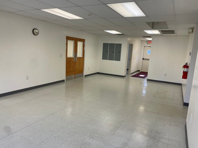 More Photos Of 2141 Eastview Pky, Conyers Office For Sale