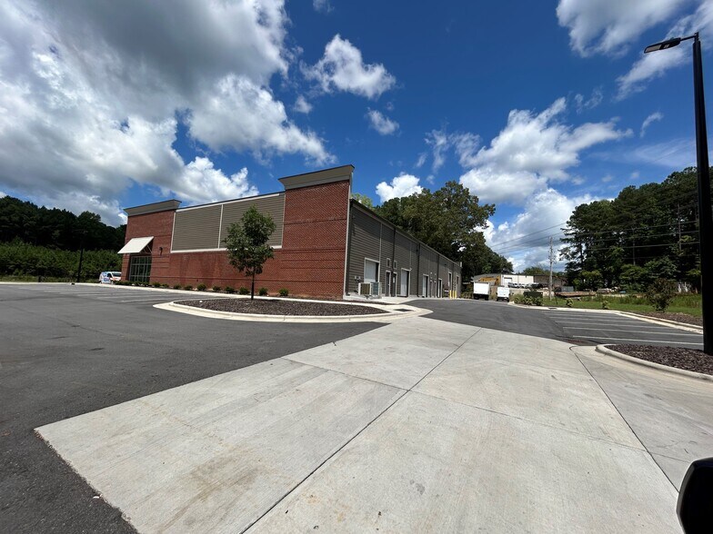 More Photos Of 3050 Lufkin Rd, Apex Warehouse For Sale