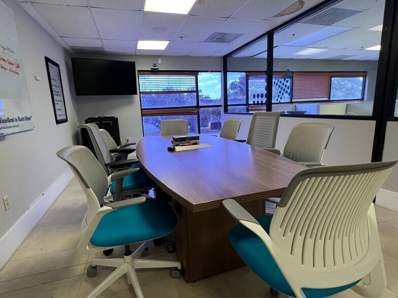 More Photos Of 2300-2350 NW 102nd Pl, Doral Warehouse For Lease