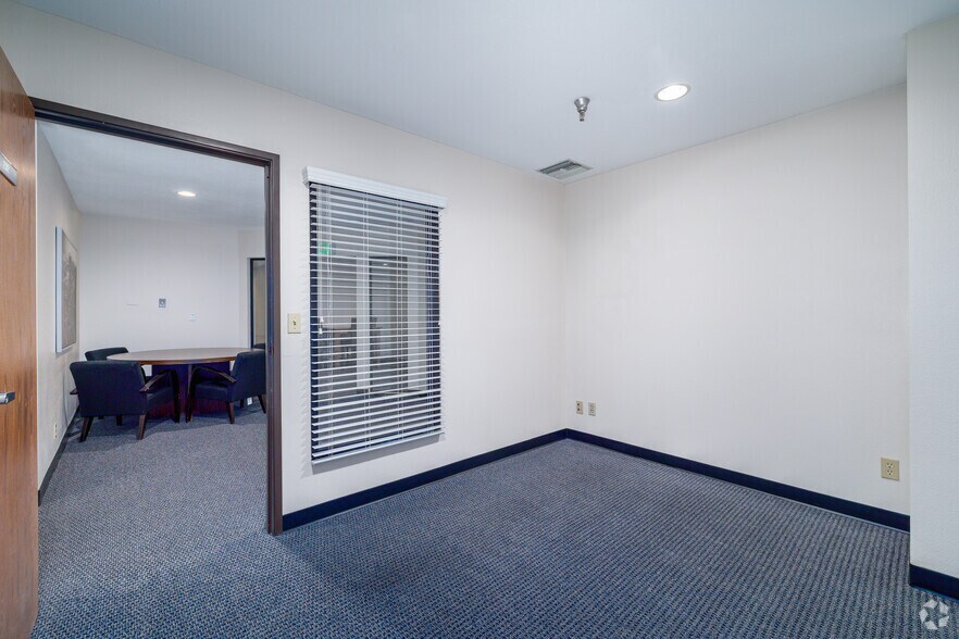 More Photos Of 1611 W Pomona Rd, Corona Unknown For Lease