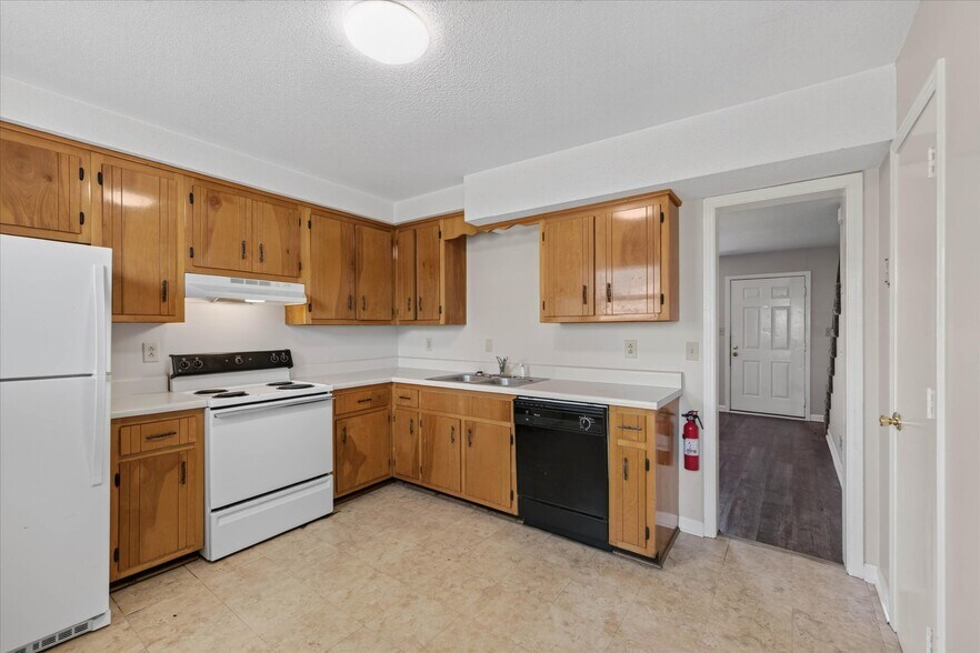 More Photos Of 1531 E Knollwood Cir, Clarksville Apartments For Sale