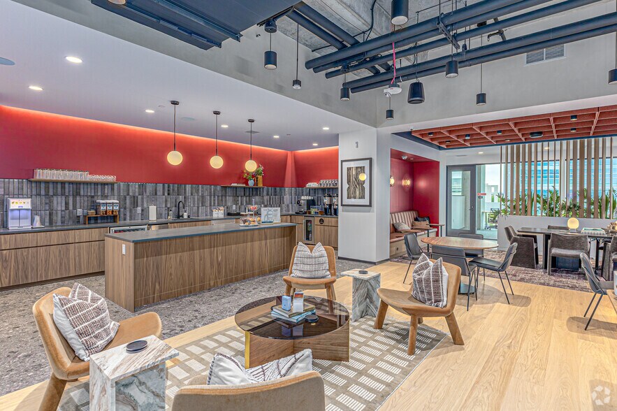 More Photos Of 4727 Executive Dr, San Diego Coworking Space