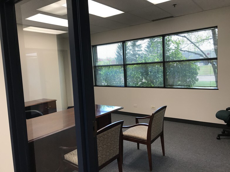 More Photos Of 1303-1359 Barclay Blvd, Buffalo Grove Research And Development For Lease