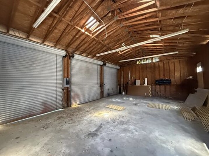 More Photos Of 6698 N Palafox St, Pensacola Showroom For Sale
