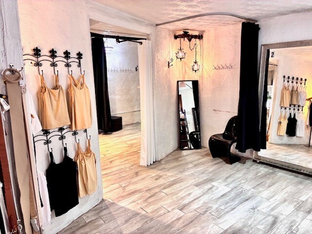 More Photos Of 1801 21st Ave S, Nashville Storefront Retail Residential For Sale