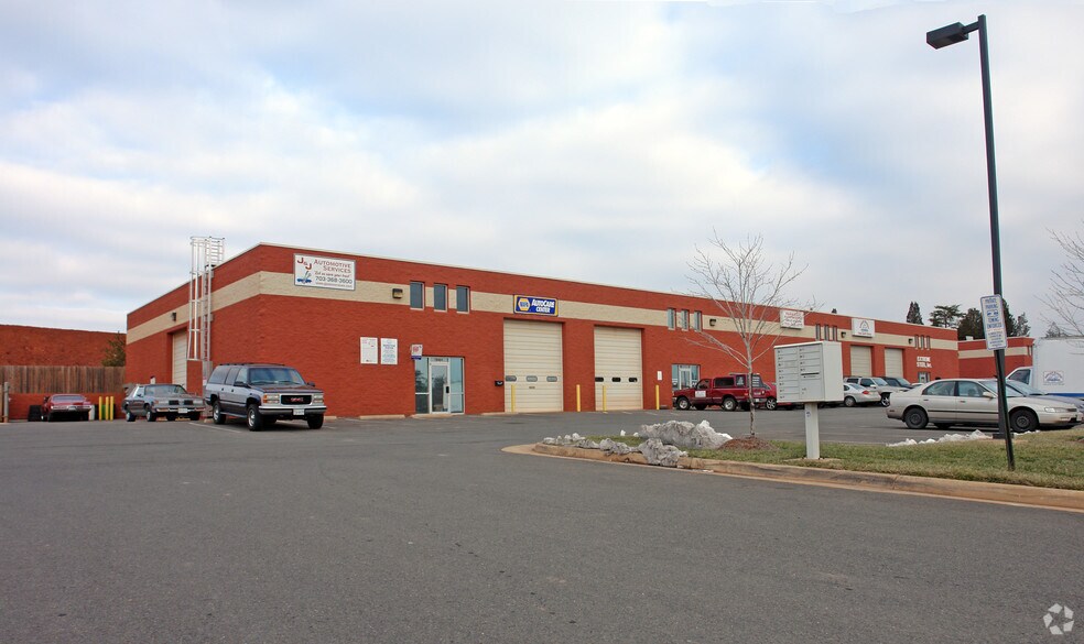 More Photos Of 10394-10404 Central Park Dr, Manassas Light Distribution For Lease