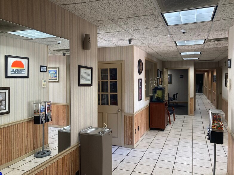 More Photos Of 5013 Park St, Jacksonville Auto Repair For Sale