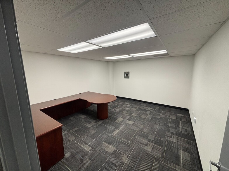 More Photos Of 28170 SW Boberg Rd, Wilsonville Warehouse For Lease