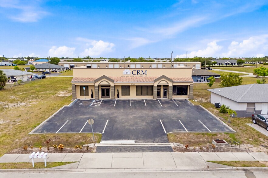 More Photos Of 1010 NE 9th St, Cape Coral Office For Sale