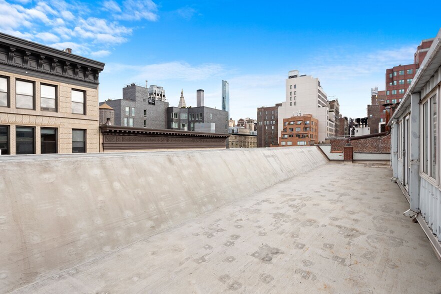 More Photos Of 114 W 17th St, New York Office Residential For Lease