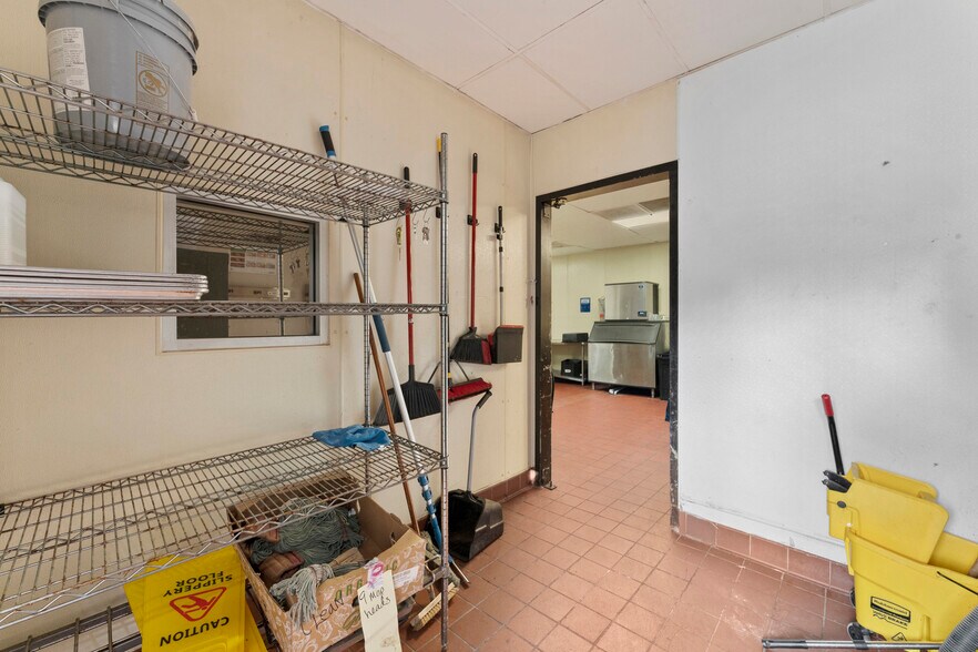 More Photos Of 7373 Comfort Inn Dr, Warrenton General Retail For Sale