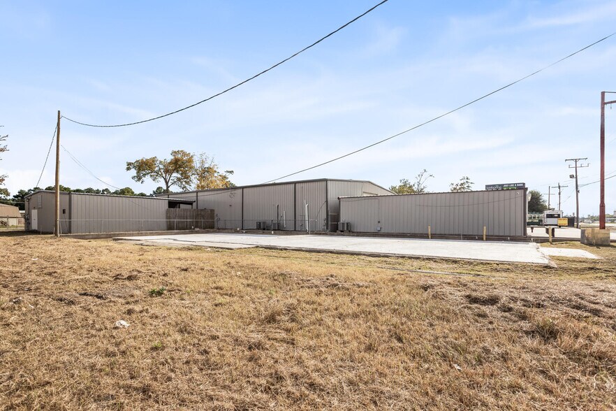 More Photos Of 3144 Texas Ave, Bridge City Warehouse For Lease